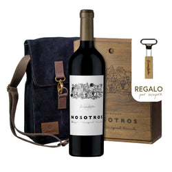 2009 Nosotros S.V.N. Malbec + Caja de Madera + Bolso De Cuero